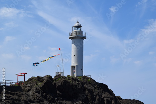 鼠ケ関灯台（恋する灯台）／ 山形県鶴岡市鼠ケ関の弁天島にある鼠ケ関灯台が、日本ロマンチスト協会などが企画した「恋する灯台」に選ばれました。恋する灯台に、全国20ヶ所21基を選定しました。