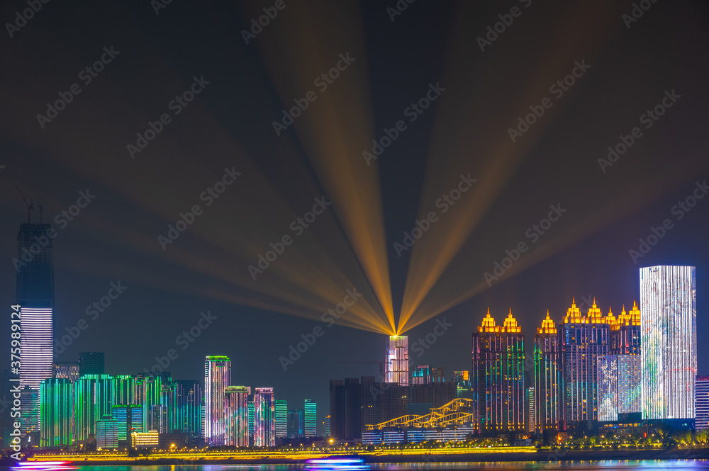 Obraz premium Wuhan Yangtze River and city night and light show scenery