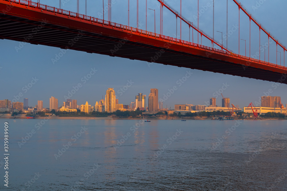 Naklejka premium Wuhan Yangtze River and city night and light show scenery