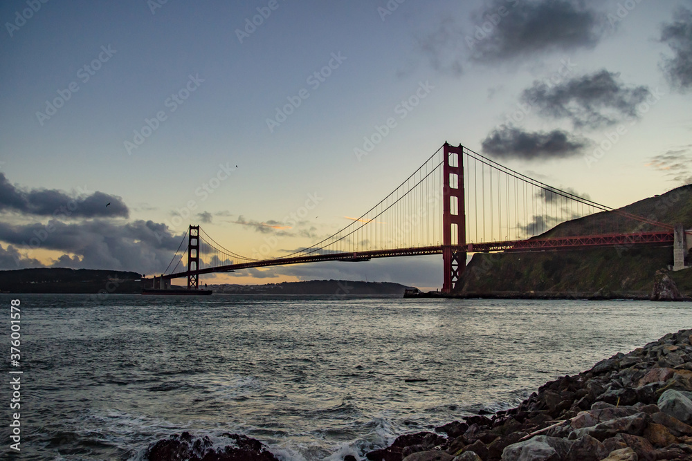 Fototapeta premium Golden Gate Bridge at sunset, San Francisco