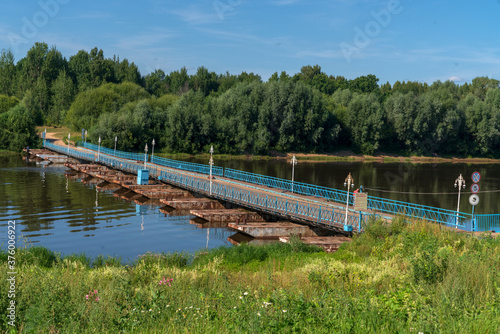 Понтонный мост через реку Клязьма в городе Гороховец.