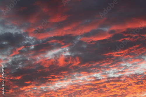 Sonnenuntergang mit Wolken am himmel © Karl-Heinz H