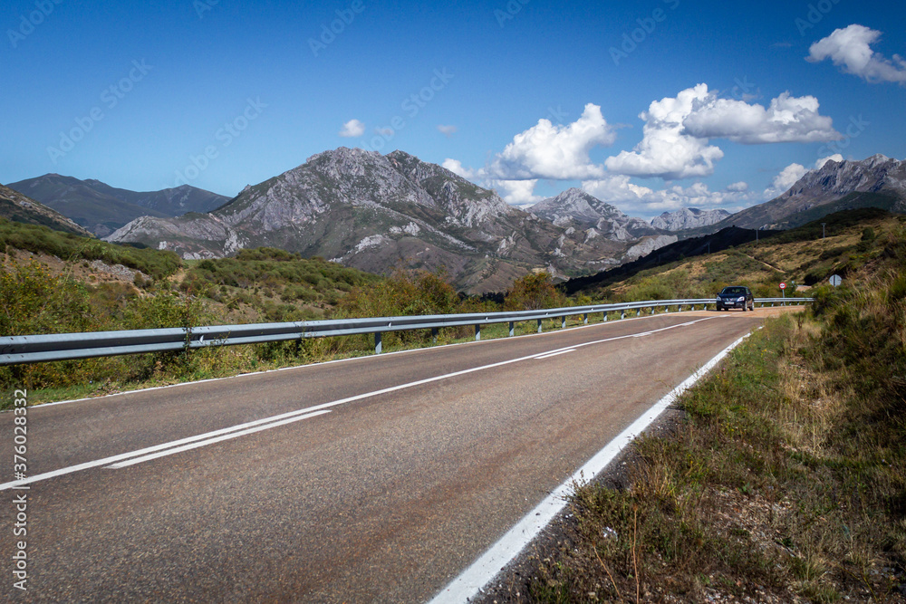 Carreteras de montaña en el norte de España.