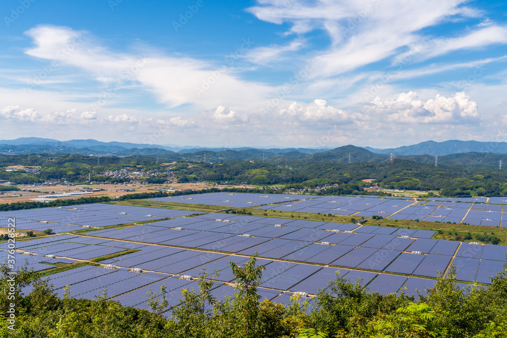 日本の巨大な太陽光発電設備 Stock Photo Adobe Stock