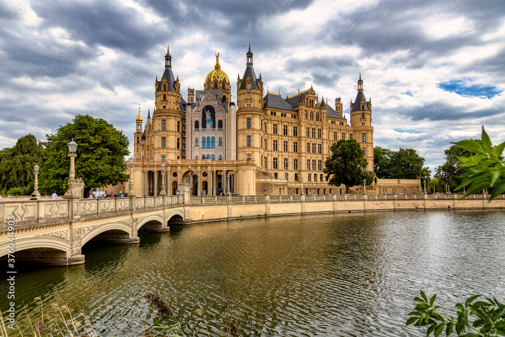 Blick von Park bei der Siegessäule über den Burgsee auf das Schloss Schwerin im August 2020 Blick von Park bei der Siegessäule über den Burgsee auf das Schloss Schwerin im August 2020