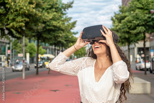 Frau mit VR - Brille