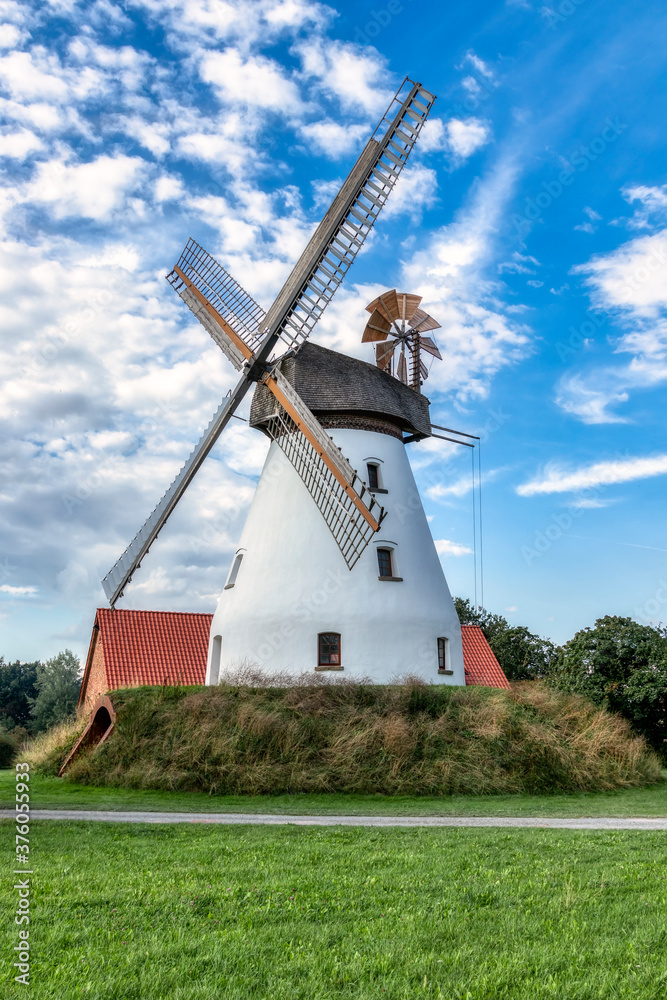 Windmühle in Heimsen vor blauem Himmel mit Wolken im August 2020 Windmühle in Heimsen vor blauem Himmel mit Wolken im August 2020