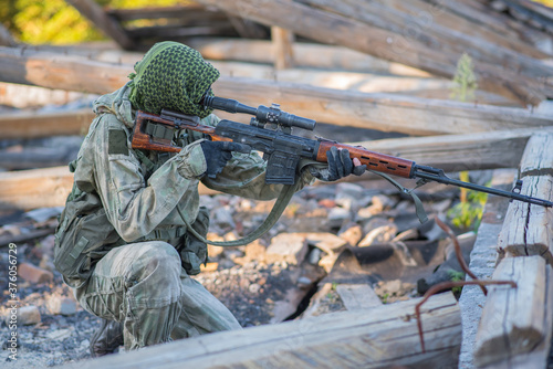 Photo A sniper with an SVD sits on the roof