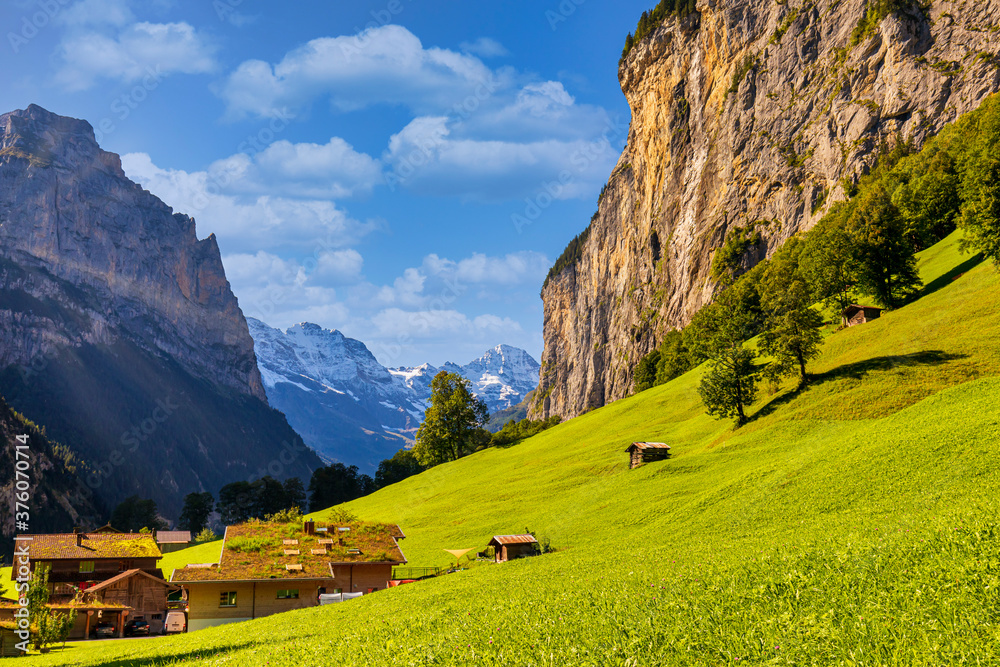 Kleiner Bauernhof in den Schweizer Alpen