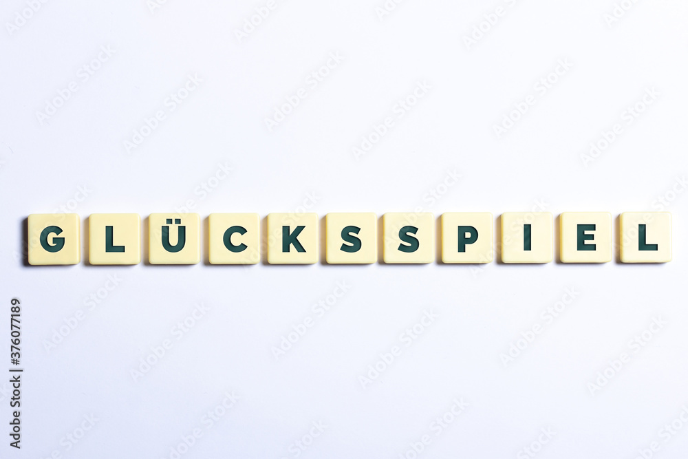 Das Wort Glücksspiel auf weißem Hintergrund Das Wort Glücksspiel auf weißem Hintergrund