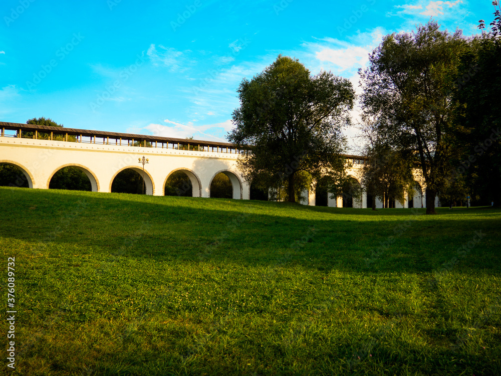 Obraz premium The old bridge at sunset