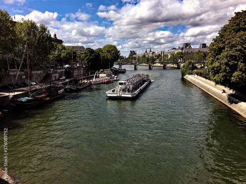 Fototapeta Naklejka Na Ścianę i Meble -  The River Seine in Paris