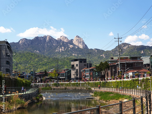 북한산이 보이는 동네 산책로