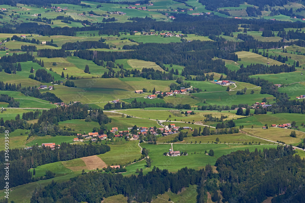 Typische Voralpenlandschaft im Oberallgäu bei Immenstadt