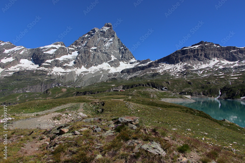 Obraz premium Marvellous views of the majestic mountains among the snow-capped Alps.
