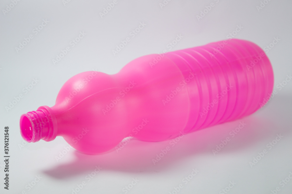 Garrafa plástica rosa para uso de produtos de limpeza Garrafa plástica rosa para uso de produtos de limpeza