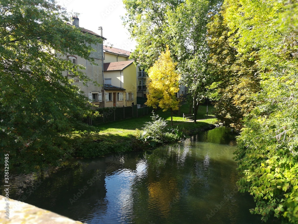 MAISON BORDS DE L'EAU