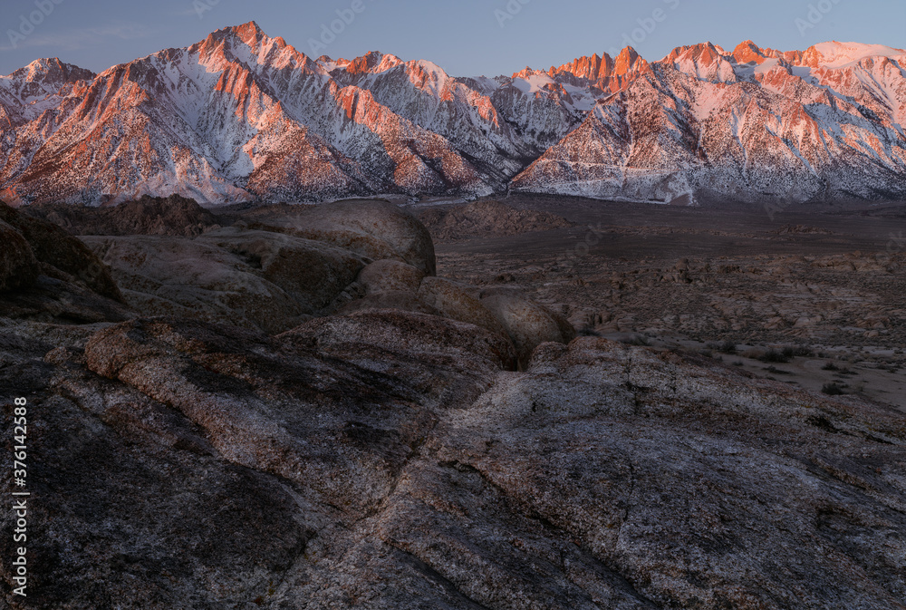 Obraz premium morning light on high peaks