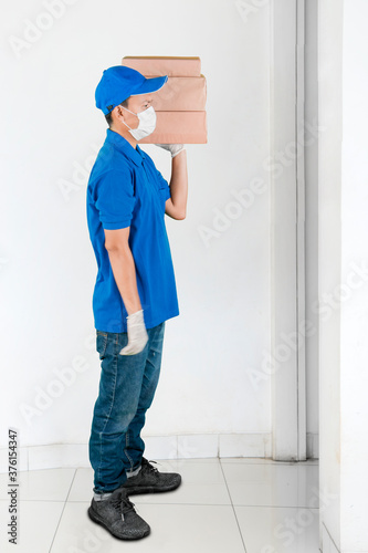 Delivery man carrying packages to customer house