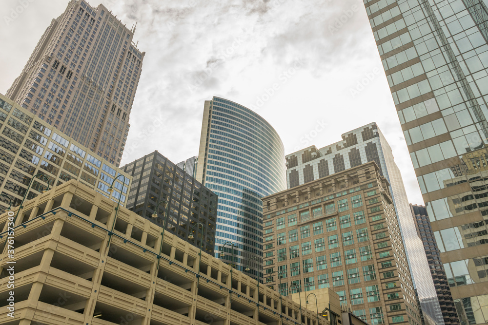 Fototapeta premium Skyline of buildings at Chicago river shore, Chicago, Illinois, United States