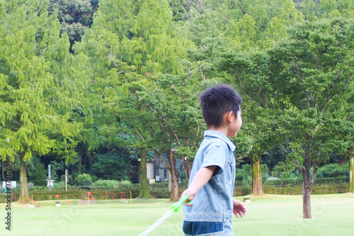 岐阜県の公園で遊ぶ幼稚園児