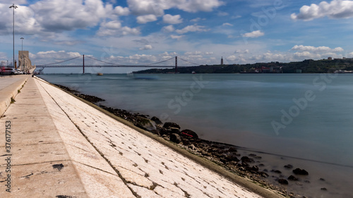bridge over the river in Lisbon © PIKSL