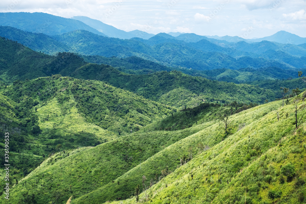 Fototapeta premium Landscape image of a beautiful mountains ranges view