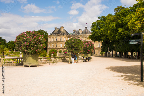 view of the palace of versailles © Popdyakunyk Ruslan