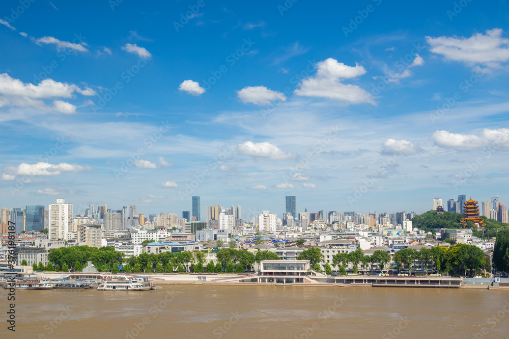 Obraz premium Summer city skyline scenery of Wuhan, Hubei, China