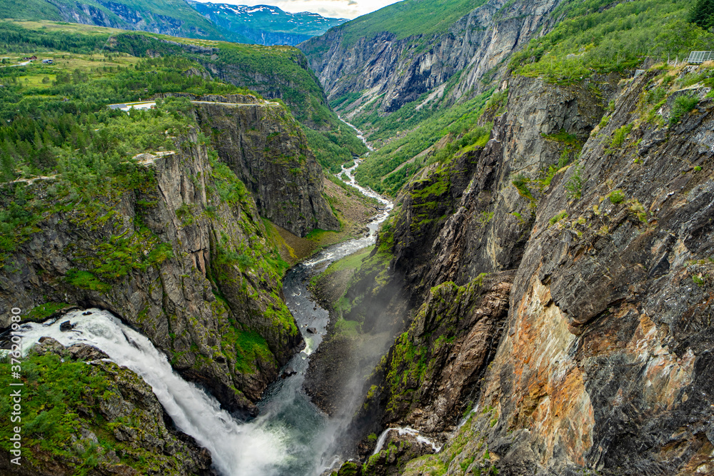 Sightseeing Highlight Norwegen: Naturschauspiel Vøringsfossen Wasserfall in Hardangervidda / Eidfjord