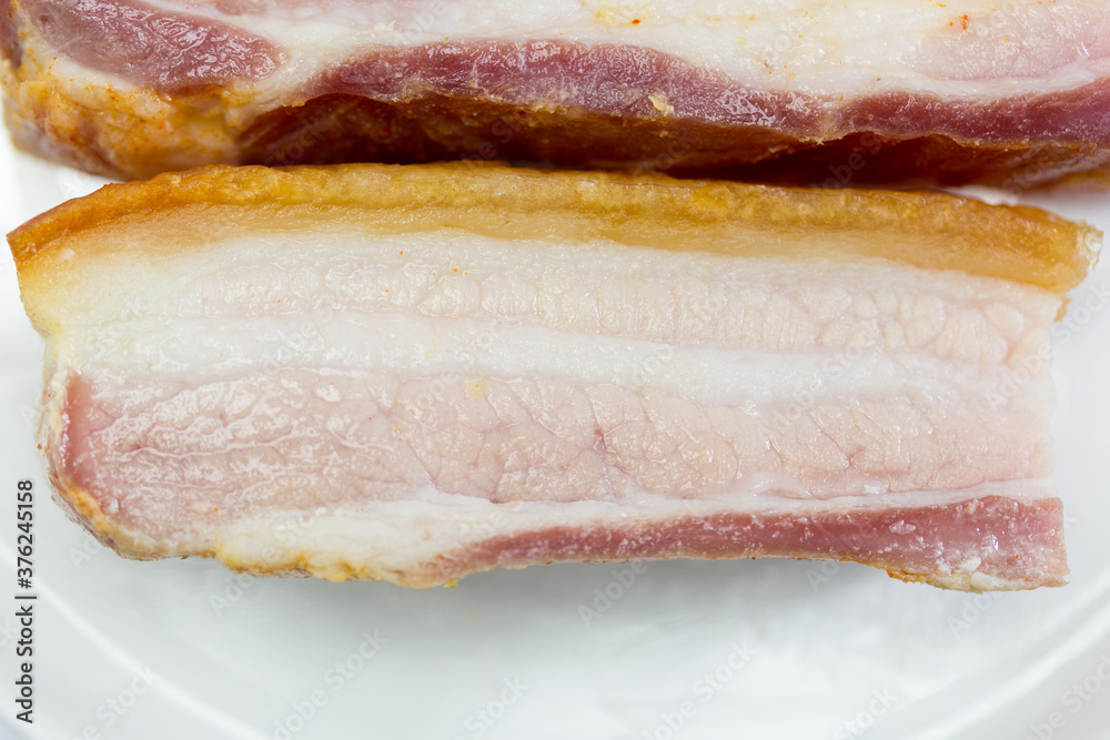 Tiras gruesas de bacon curado para freír en aceite y preparar torreznos Tiras gruesas de bacon curado para freír en aceite y preparar torreznos
