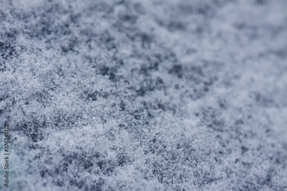 Obraz premium Snowflakes during the snowfall on glass surface