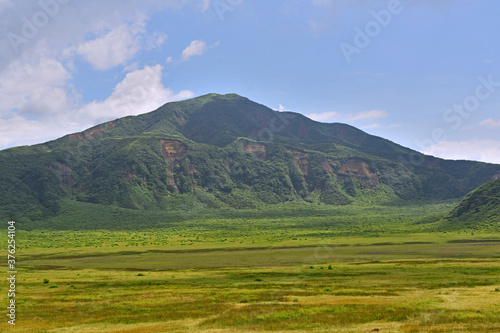 草千里ヶ浜から望む烏帽子岳