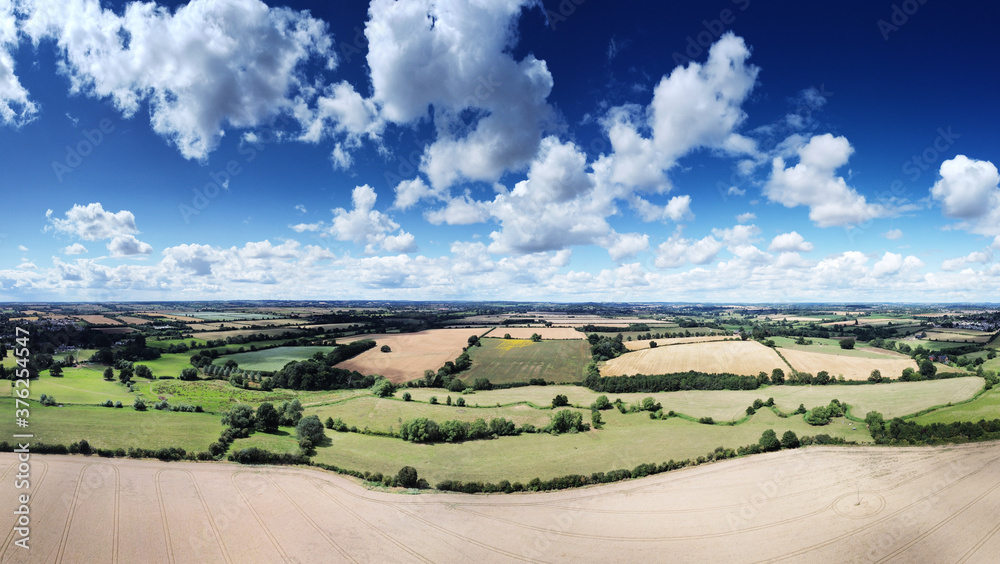 Naklejka premium above the countryside in oxfordshire