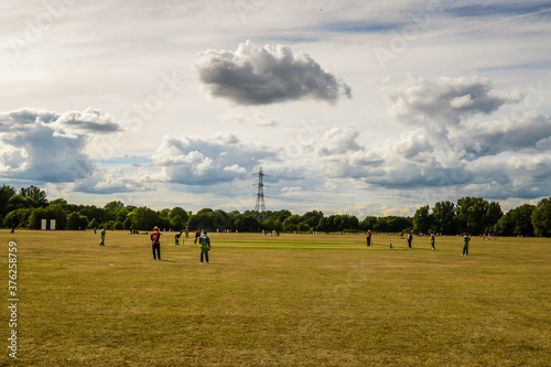 Obraz na płótnie Cricket on Hackney Marshes w salonie
