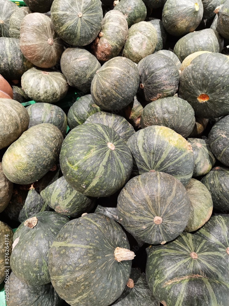 zucche al mercato, pumpkin on the market