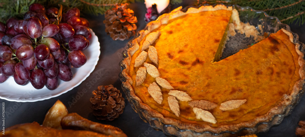 A traditional Thanksgiving dinner setting. Traditional pie and chicken. Thanksgiving Day celebration concept. Christmas or New Year. A traditional Thanksgiving dinner setting. Traditional pie and chicken. Thanksgiving Day celebration concept. Christmas or New Year.