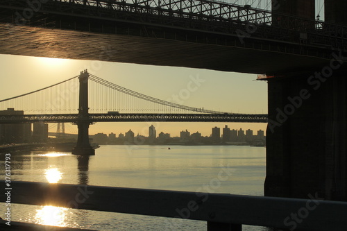 brooklyn bridge at night