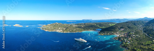 Obraz na płótnie View from above, stunning panoramic view of the Grande Pevero beach with boats and luxury yachts sailing on a turquoise, clear water. Sardinia, Italy. w salonie