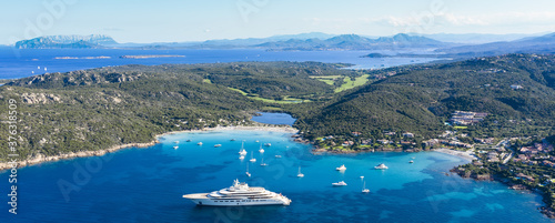 Obraz na płótnie View from above, stunning panoramic view of the Grande Pevero beach with boats and luxury yachts sailing on a turquoise, clear water. Sardinia, Italy. w salonie