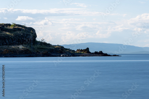 Skaliste wybrzeże na wyspie Jeloya należącej do miasta Moss nad Oslofjordem w Norwegii
 photo