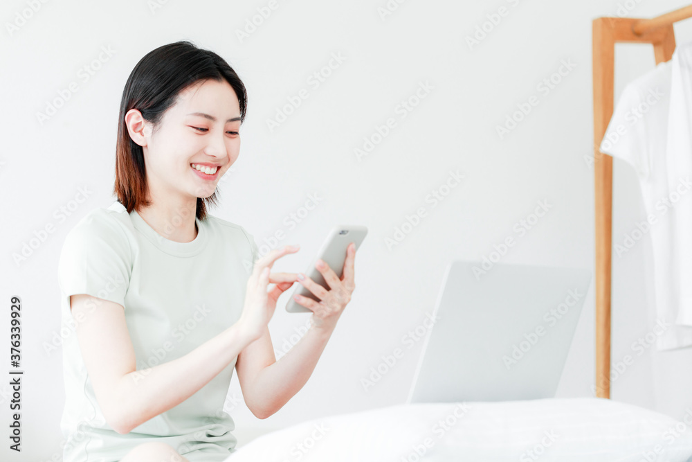 Women use mobile devices at home
Women use mobile devices at home