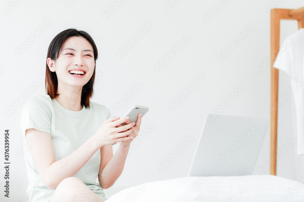 Women use mobile devices at home
Women use mobile devices at home