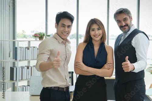 portrait of a smiling business team © Nuad Contributor