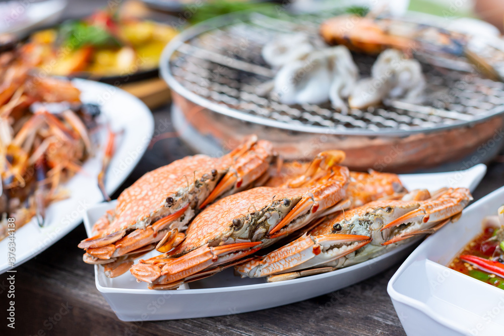 Grilled seafood buffet, raw crab, looks delicious and delicious, served on a wooden table.