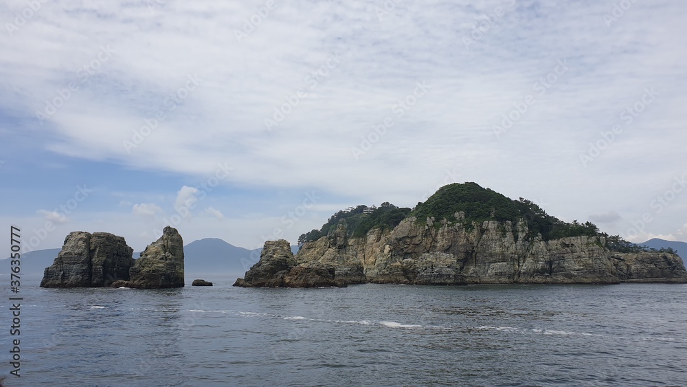 sea and rocks