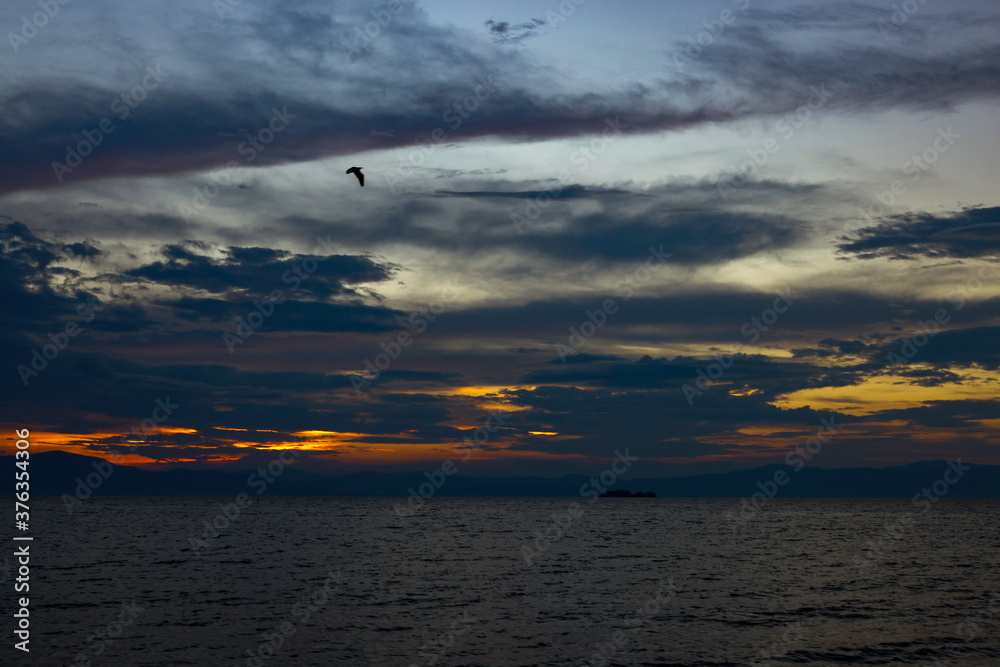 湖と夕焼け 湖と夕焼け