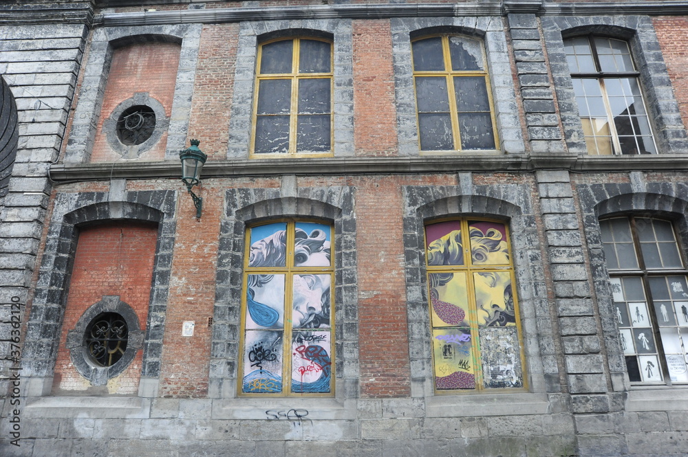 Fototapeta premium Tournai, Bélgica, ventanas