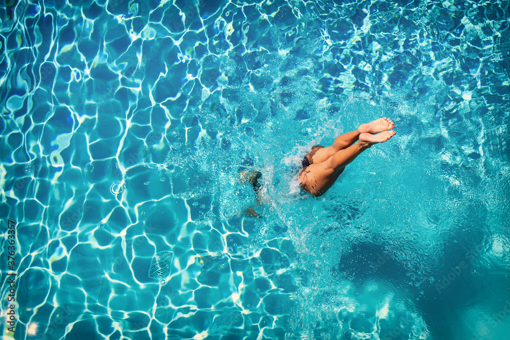 woman in luxury spa resort near the swimming pool. - obrazy, fototapety, plakaty 