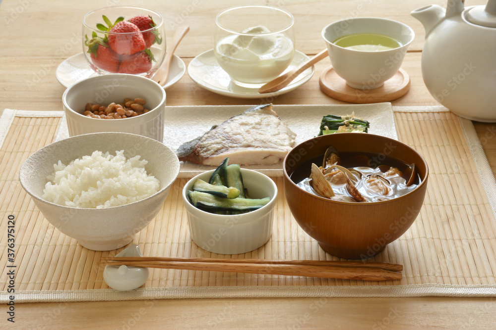 朝食 ブリの塩こうじ焼き 朝食 ブリの塩こうじ焼き